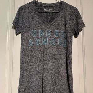 Under Armour v-neck XS like new tee